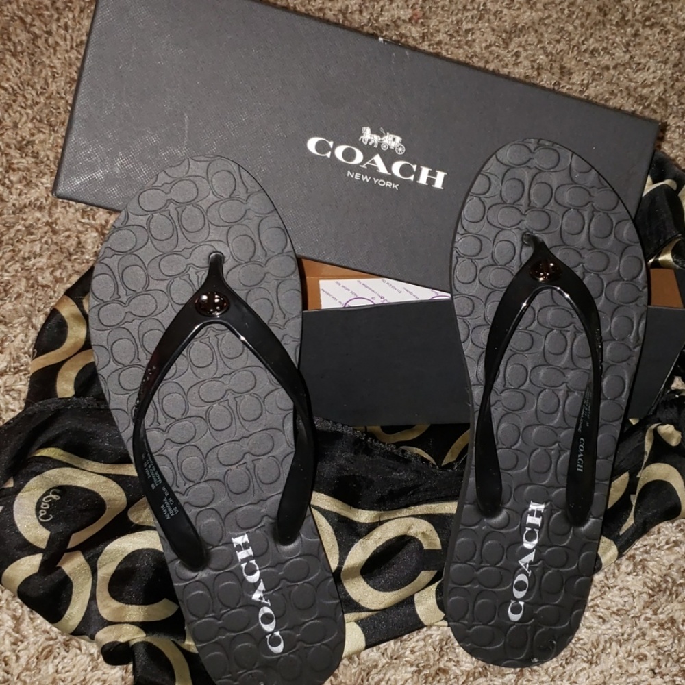 Nwot coach flip flops HOLD DO NOT PURCHASE 💖